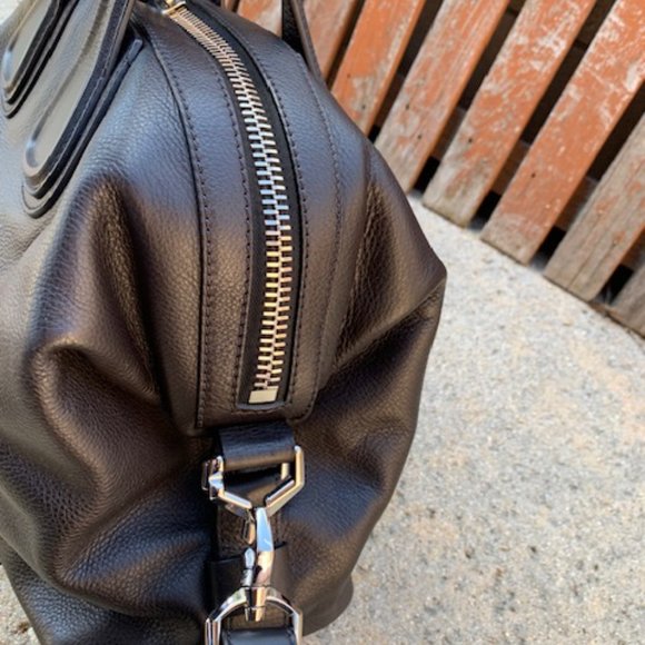 GIVENCHY NIGHTINGALE SIGNATURE STUDDED BAG - LIMITED EDITION - Picture 7 of 10